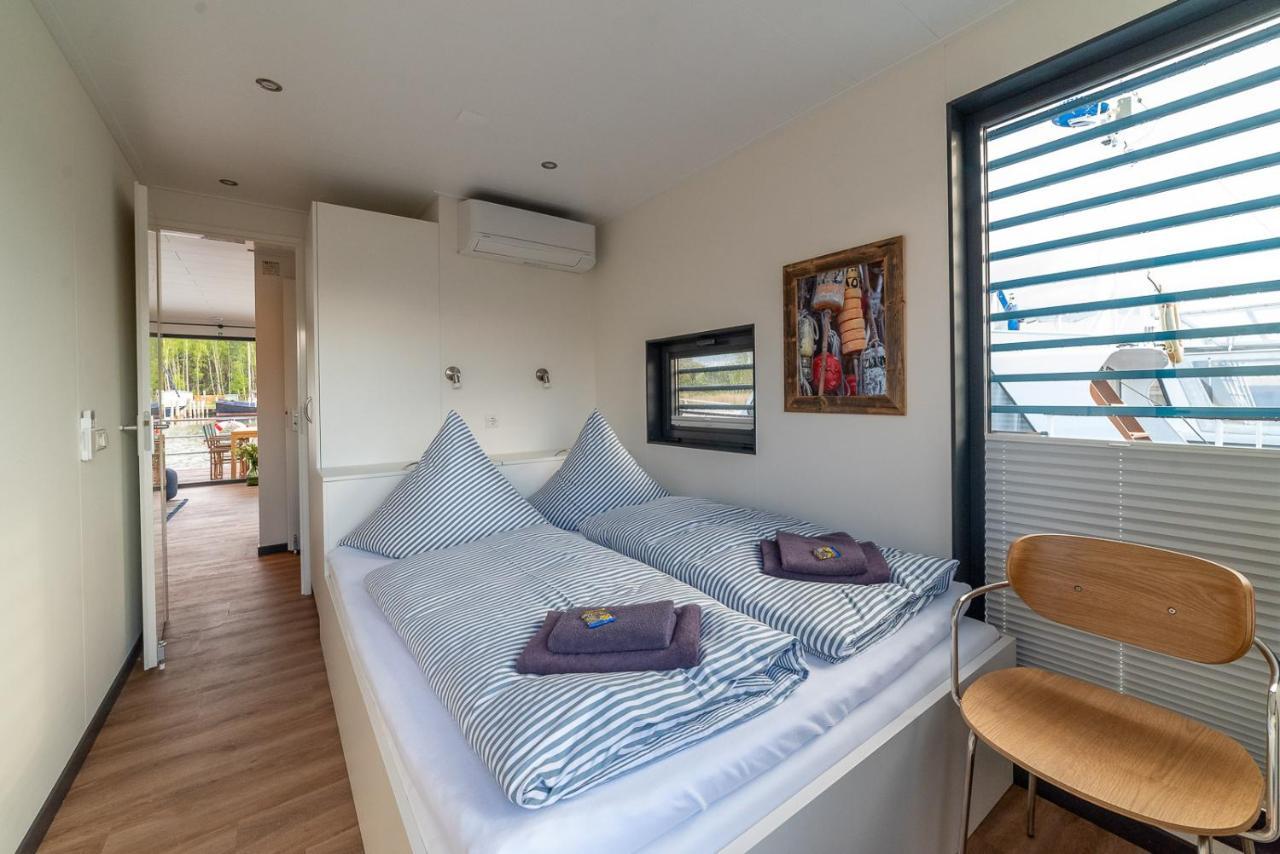 Villa WELL Hausboote mit Shuttle Service zum Strand&Brötchen Service am Morgen&frisch gebackenen Kuchen am Nachmittag Peenemünde Exterior foto