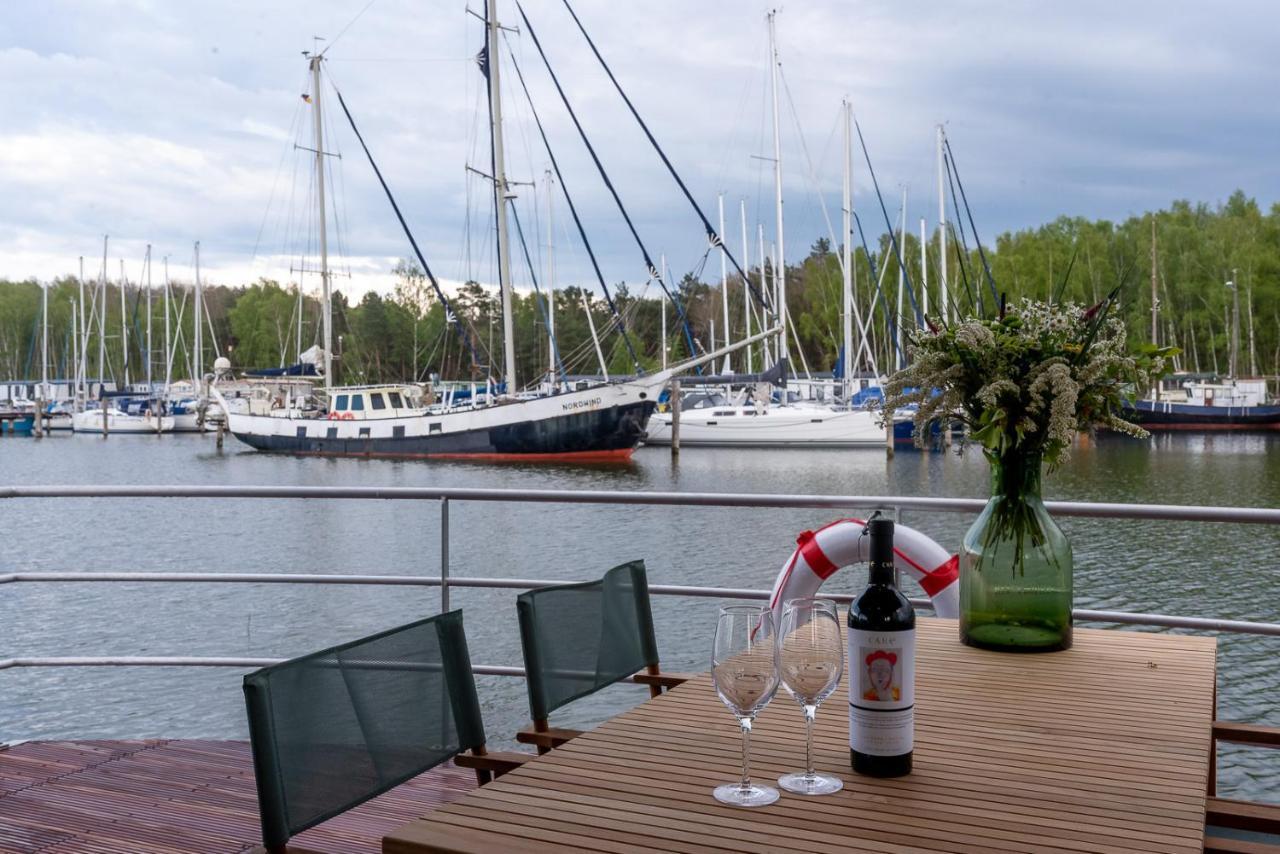Villa WELL Hausboote mit Shuttle Service zum Strand&Brötchen Service am Morgen&frisch gebackenen Kuchen am Nachmittag Peenemünde Exterior foto