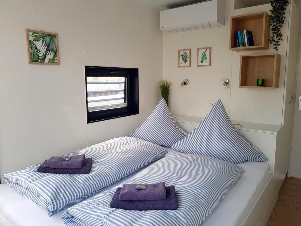 Villa WELL Hausboote mit Shuttle Service zum Strand&Brötchen Service am Morgen&frisch gebackenen Kuchen am Nachmittag Peenemünde Exterior foto